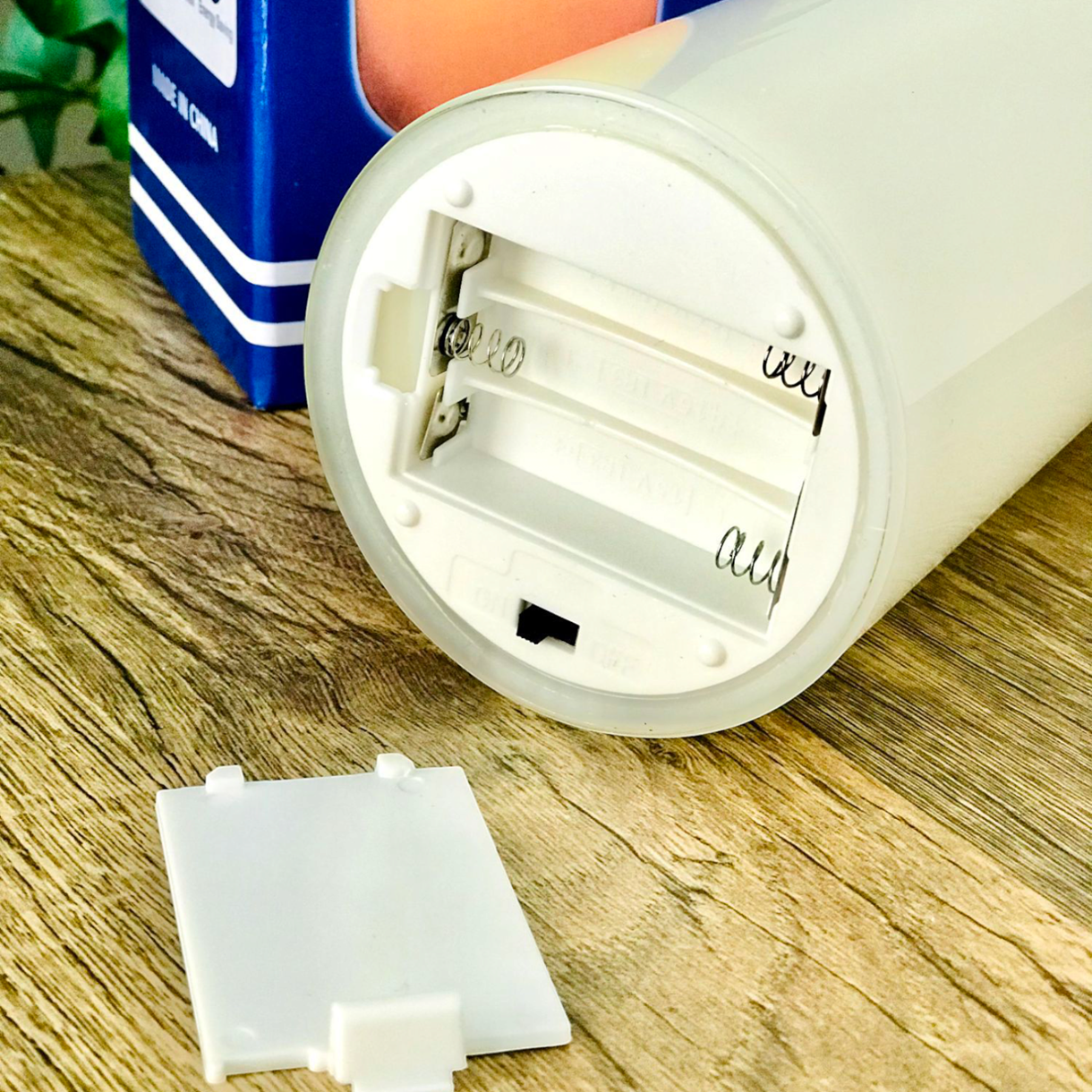 Свічка LED В Склі з рухом на батарейках Біла Велика 20*7,5см
